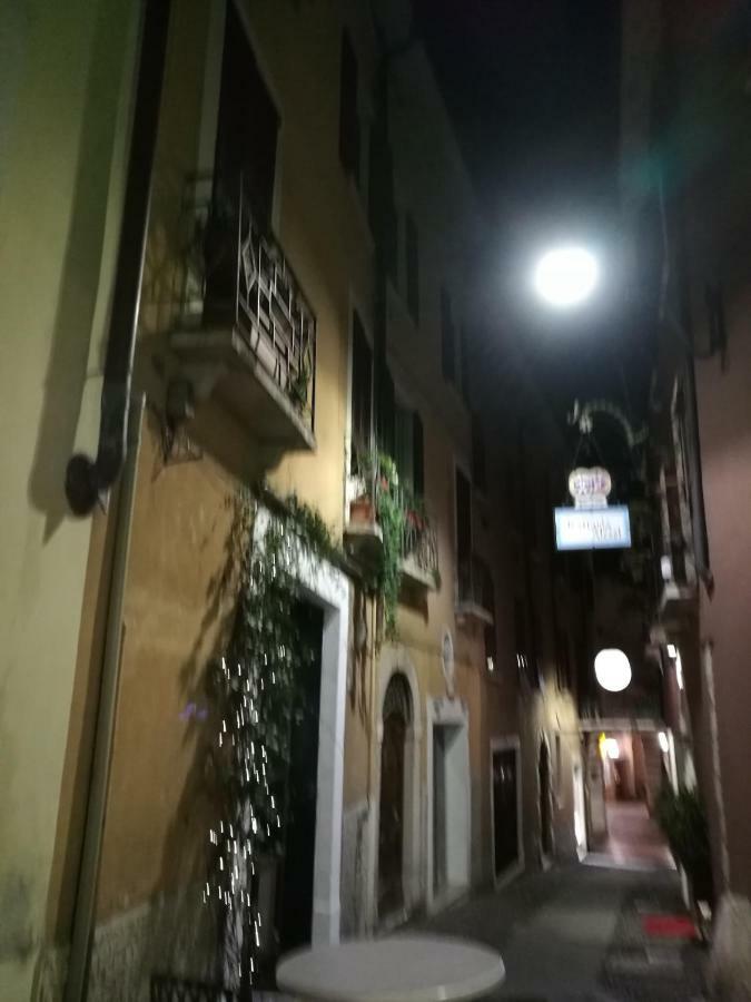 Dreamy Apartment Tre Corone Old Town Desenzano del Garda Exterior foto